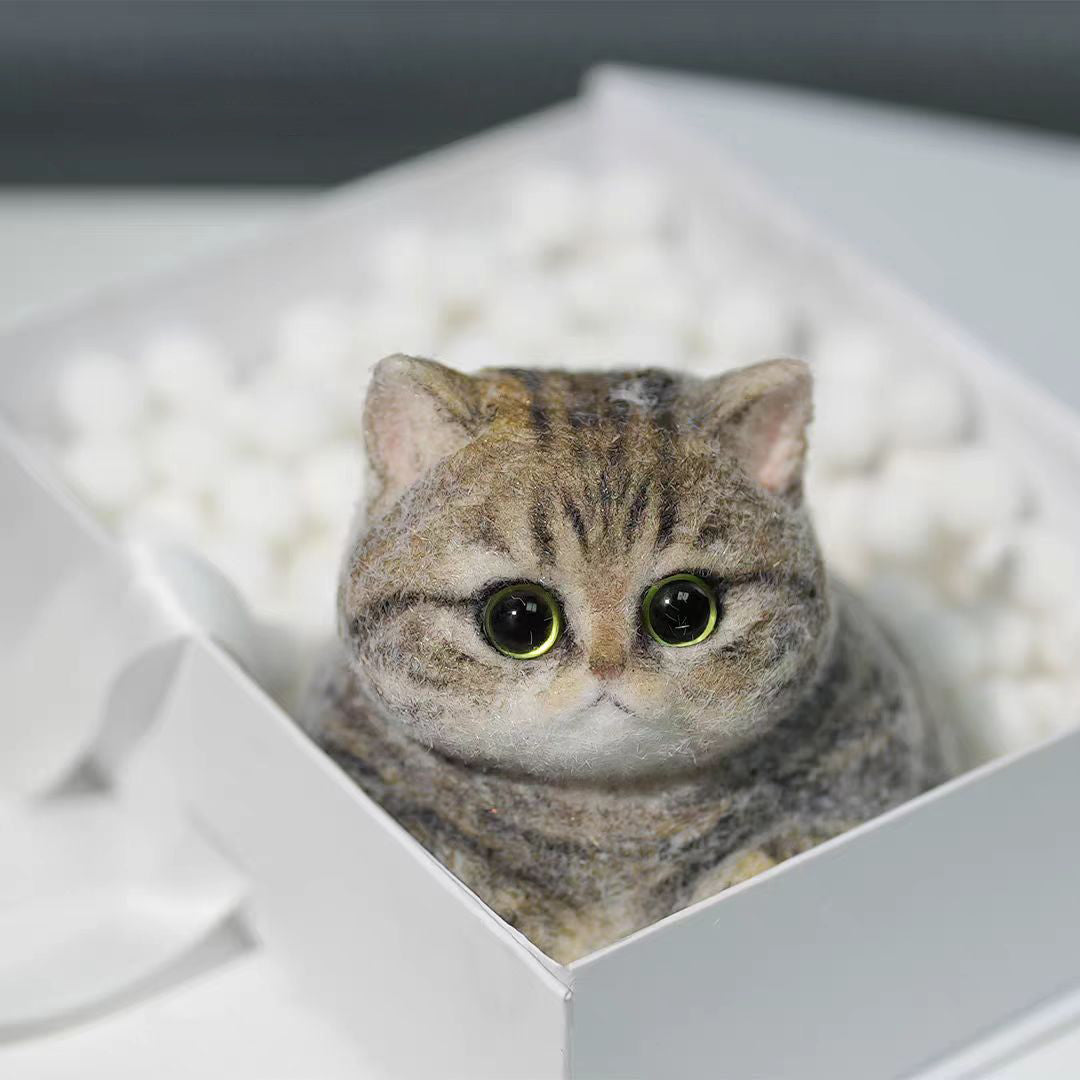 To customize the Fat kitty silicone, click the "chat" icon at the lower left cornerto send us pictures